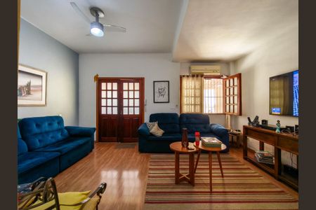 Casa à venda com 179m², 3 quartos e sem vaga Casa à venda com 179m², 3 quartos e sem vagaSala