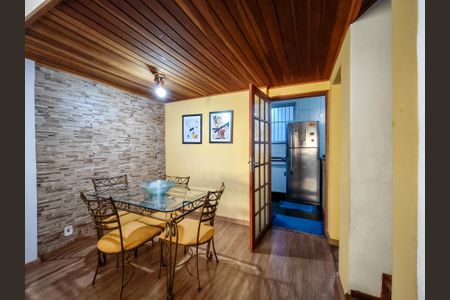 Casa à venda com 179m², 3 quartos e sem vaga Casa à venda com 179m², 3 quartos e sem vagaSala