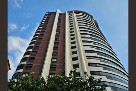 Apartamento à venda com 247m², 4 quartos e 4 vagas Apartamento à venda com 247m², 4 quartos e 4 vagasFachada