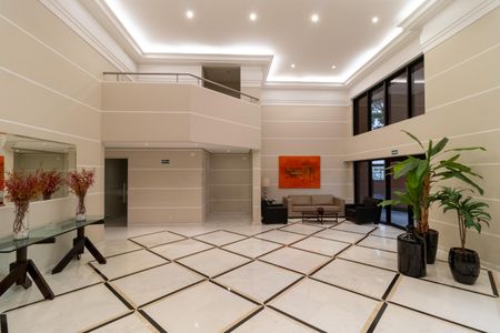 Apartamento à venda com 247m², 4 quartos e 4 vagas Apartamento à venda com 247m², 4 quartos e 4 vagasÁrea comum - Hall social