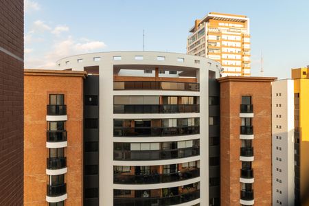 Apartamento à venda com 247m², 4 quartos e 4 vagas Apartamento à venda com 247m², 4 quartos e 4 vagasVista da Suíte 4