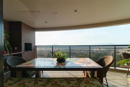 Apartamento à venda com 247m², 4 quartos e 4 vagas Apartamento à venda com 247m², 4 quartos e 4 vagasVaranda Sala de Jantar