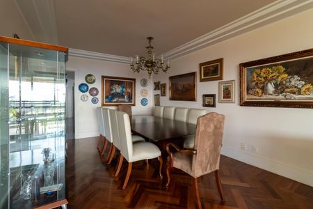 Apartamento à venda com 247m², 4 quartos e 4 vagas Apartamento à venda com 247m², 4 quartos e 4 vagasSala de Jantar