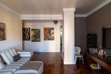 Apartamento à venda com 247m², 4 quartos e 4 vagas Apartamento à venda com 247m², 4 quartos e 4 vagasSala de TV
