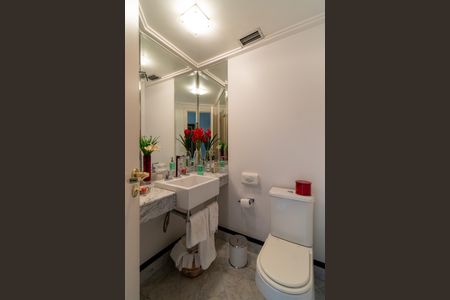 Apartamento à venda com 247m², 4 quartos e 4 vagas Apartamento à venda com 247m², 4 quartos e 4 vagasLavabo da Sala de TV