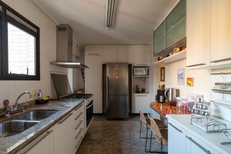 Apartamento à venda com 247m², 4 quartos e 4 vagas Apartamento à venda com 247m², 4 quartos e 4 vagasCozinha