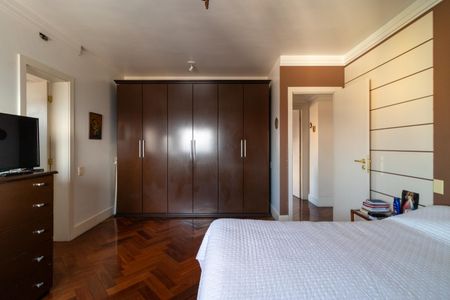 Apartamento à venda com 247m², 4 quartos e 4 vagas Apartamento à venda com 247m², 4 quartos e 4 vagasSuíte 3