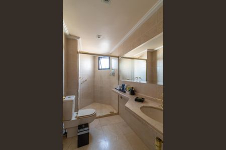 Apartamento à venda com 247m², 4 quartos e 4 vagas Apartamento à venda com 247m², 4 quartos e 4 vagasBanheiro da Suíte 1