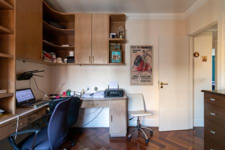 Apartamento à venda com 247m², 4 quartos e 4 vagas Apartamento à venda com 247m², 4 quartos e 4 vagasSuíte 4