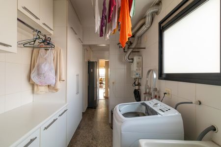 Apartamento à venda com 247m², 4 quartos e 4 vagas Apartamento à venda com 247m², 4 quartos e 4 vagasÁrea de Serviço