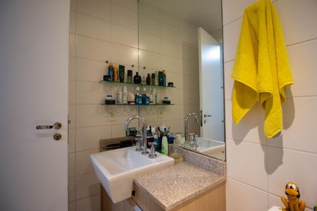 Apartamento à venda com 179m², 4 quartos e 3 vagas Apartamento à venda com 179m², 4 quartos e 3 vagasBanheiro da Suíte 1