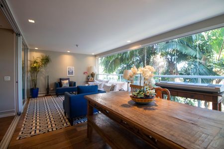 Apartamento à venda com 179m², 4 quartos e 3 vagas Apartamento à venda com 179m², 4 quartos e 3 vagasSala