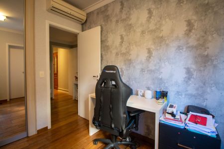 Apartamento à venda com 179m², 4 quartos e 3 vagas Apartamento à venda com 179m², 4 quartos e 3 vagasSuíte 2