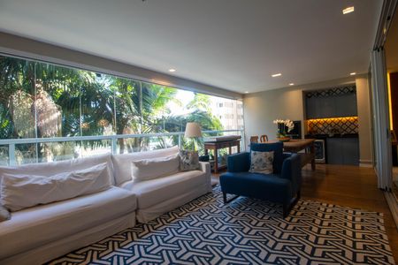 Apartamento à venda com 179m², 4 quartos e 3 vagas Apartamento à venda com 179m², 4 quartos e 3 vagasSala