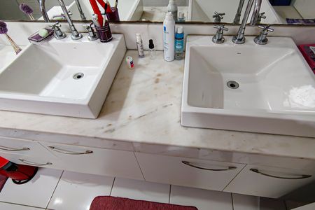 Apartamento à venda com 268m², 4 quartos e 1 vagaBanheiro da Suíte 2