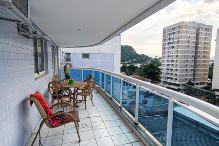 Apartamento à venda com 268m², 4 quartos e 1 vagaVaranda