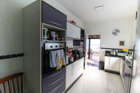 Casa à venda com 207m², 4 quartos e 4 vagas Casa à venda com 207m², 4 quartos e 4 vagasCozinha
