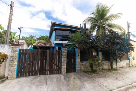 Casa à venda com 207m², 4 quartos e 4 vagas Casa à venda com 207m², 4 quartos e 4 vagasFachada