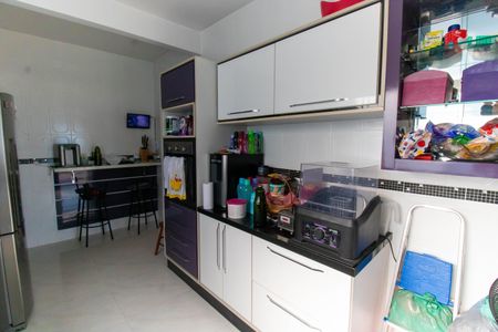 Casa à venda com 207m², 4 quartos e 4 vagas Casa à venda com 207m², 4 quartos e 4 vagasCozinha