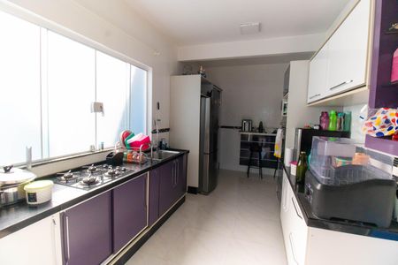 Casa à venda com 207m², 4 quartos e 4 vagas Casa à venda com 207m², 4 quartos e 4 vagasCozinha