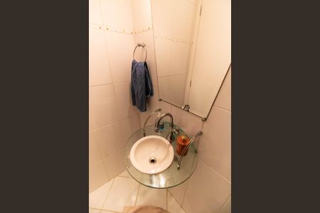 Casa à venda com 207m², 4 quartos e 4 vagas Casa à venda com 207m², 4 quartos e 4 vagasLavabo