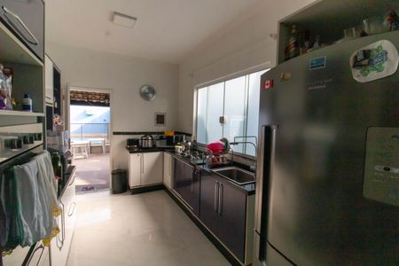 Casa à venda com 207m², 4 quartos e 4 vagas Casa à venda com 207m², 4 quartos e 4 vagasCozinha