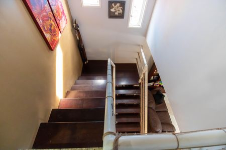 Casa à venda com 207m², 4 quartos e 4 vagas Casa à venda com 207m², 4 quartos e 4 vagasEscada para os Quartos