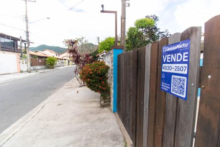 Casa à venda com 207m², 4 quartos e 4 vagas Casa à venda com 207m², 4 quartos e 4 vagasPlaca