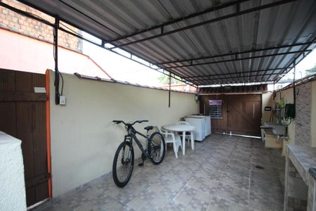 Casa à venda com 300m², 5 quartos e 5 vagasCasa 2 - Garagem