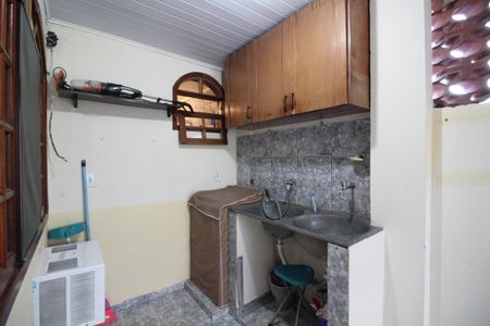 Casa à venda com 300m², 5 quartos e 5 vagasCasa 2- Área de Serviço 2