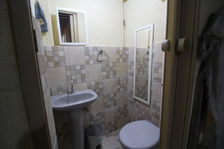 Casa à venda com 300m², 5 quartos e 5 vagasCasa 2 - Banheiro de Serviço