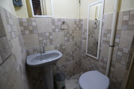 Casa à venda com 300m², 5 quartos e 5 vagasCasa 2 - Banheiro de Serviço