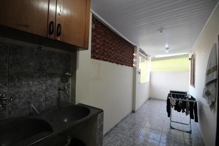 Casa à venda com 300m², 5 quartos e 5 vagasCasa 2- Área de Serviço 2