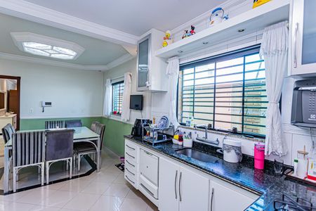 Casa à venda com 168m², 4 quartos e 4 vagas Casa à venda com 168m², 4 quartos e 4 vagasCozinha