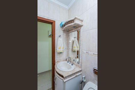 Casa à venda com 168m², 4 quartos e 4 vagas Casa à venda com 168m², 4 quartos e 4 vagasBanheiro Social