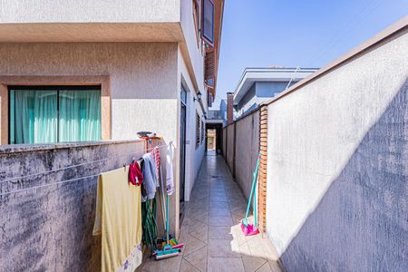 Casa à venda com 168m², 4 quartos e 4 vagas Casa à venda com 168m², 4 quartos e 4 vagasCorredor