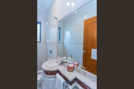 Casa à venda com 168m², 4 quartos e 4 vagas Casa à venda com 168m², 4 quartos e 4 vagasLavabo