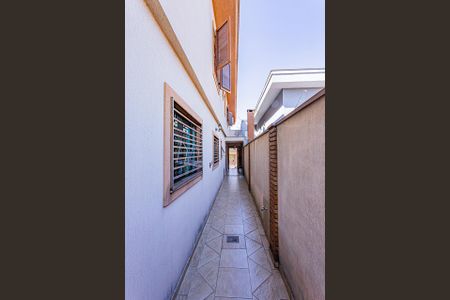 Casa à venda com 168m², 4 quartos e 4 vagas Casa à venda com 168m², 4 quartos e 4 vagasCorredor
