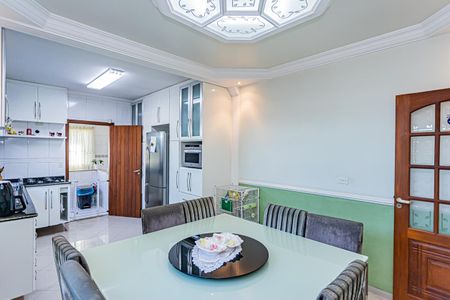 Casa à venda com 168m², 4 quartos e 4 vagas Casa à venda com 168m², 4 quartos e 4 vagasCozinha