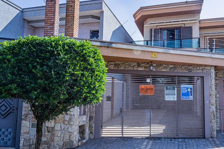 Casa à venda com 168m², 4 quartos e 4 vagas Casa à venda com 168m², 4 quartos e 4 vagasFachada + Placa