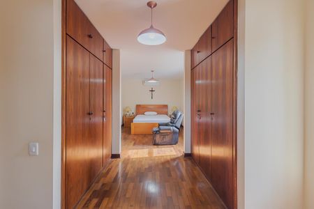 Casa à venda com 316m², 4 quartos e 4 vagasSuíte