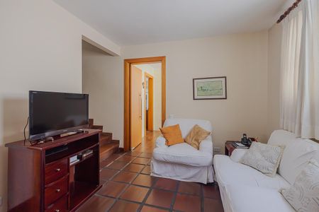 Casa à venda com 316m², 4 quartos e 4 vagasSala de TV