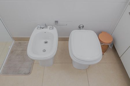 Casa à venda com 316m², 4 quartos e 4 vagasBanheiro 2