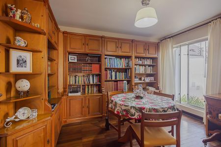 Casa à venda com 316m², 4 quartos e 4 vagasEscritório