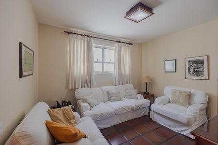 Casa à venda com 316m², 4 quartos e 4 vagasSala de TV