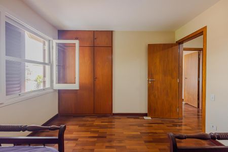 Casa à venda com 316m², 4 quartos e 4 vagasQuarto 2