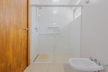 Casa à venda com 316m², 4 quartos e 4 vagasBanheiro 2