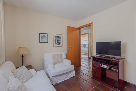 Casa à venda com 316m², 4 quartos e 4 vagasSala de TV