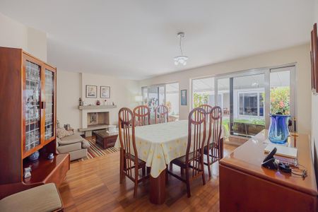 Casa à venda com 316m², 4 quartos e 4 vagasSala