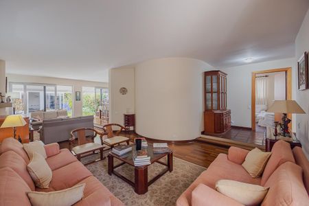 Casa à venda com 316m², 4 quartos e 4 vagasSala